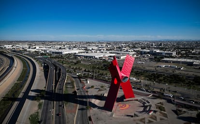 An aerial view of the Monument to the Mexican People, in Ciudad Juárez.

