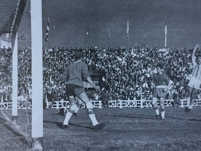 Rodilla, del Valladoild, celebra el gol que mandaba al Espanyol a Segunda. 