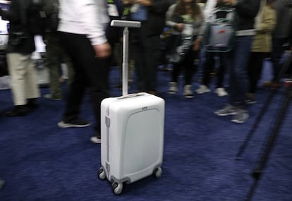 A Ovis Suitcase, uma mala que segue o seu dono.