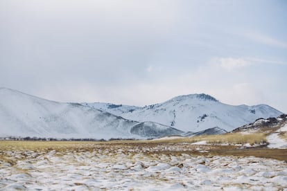 <p>Otra de las rutas más interesantes que uno puede hacer en bicicleta es la del Transiberiano, desde Irkutsk hasta Novosibirsk. Un total de dos mil kilómetros que el mismo autor denomina una "aventura insensata".</p> <p><strong>Entre sus principales advertencias: los mosquitos, los osos y los vehículos que circulan por la carretera P255</strong>. Sus puntos fuertes: paisajes en los que se pueden disfrutar de los ríos Angara y Yeniséi, y del macizo Altái.</p>