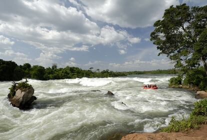 Rafting en el río Nilo de las cataratas de Itanda, en Uganda.