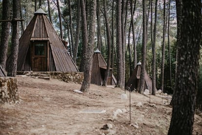 Estos alojamientos buscan recuperar el contacto con la naturaleza y los materiales orgánicos. Están situados junto a unas piscinas naturales y muy comprometidos con el comercio local, pero sin olvidar las comodidades, ya que cada tipi cuenta con baño y ducha privada. https://www.glampingtheteepee.com