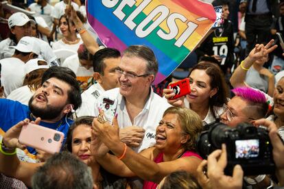 Marcelo Ebrard, aspirante a la presidencia de México por Morena, durante un evento con jóvenes en Puerto Vallarta, Jalisco.