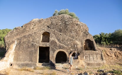 La Casa de Piedra, una antigua ermita de origen paleocristiano excavada en piedra arenisca. 