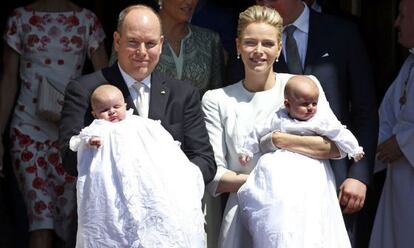 Alberto y Charlene de Mónaco, con sus hijos Jaime y Gabriela.