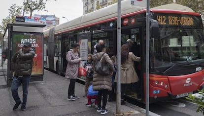 Un bus de la red ortogonal de Barcelona.