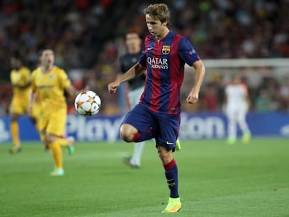 Sergi Samper controla el balón. 