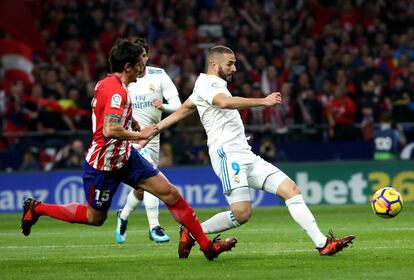 El delantero del Real Madrid Benzema, en un momento del partido.