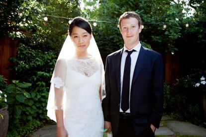 El 20 de mayo de 2012, poco después de que Facebok saliera a bolsa, Mark Zuckerberg se casó con Priscilla Chan, su novia de la universidad.