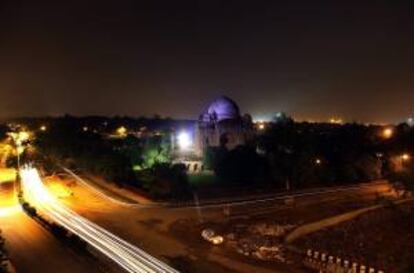 Vista de un monumento ayer en Nueva Delhi (India) durante el apagn.