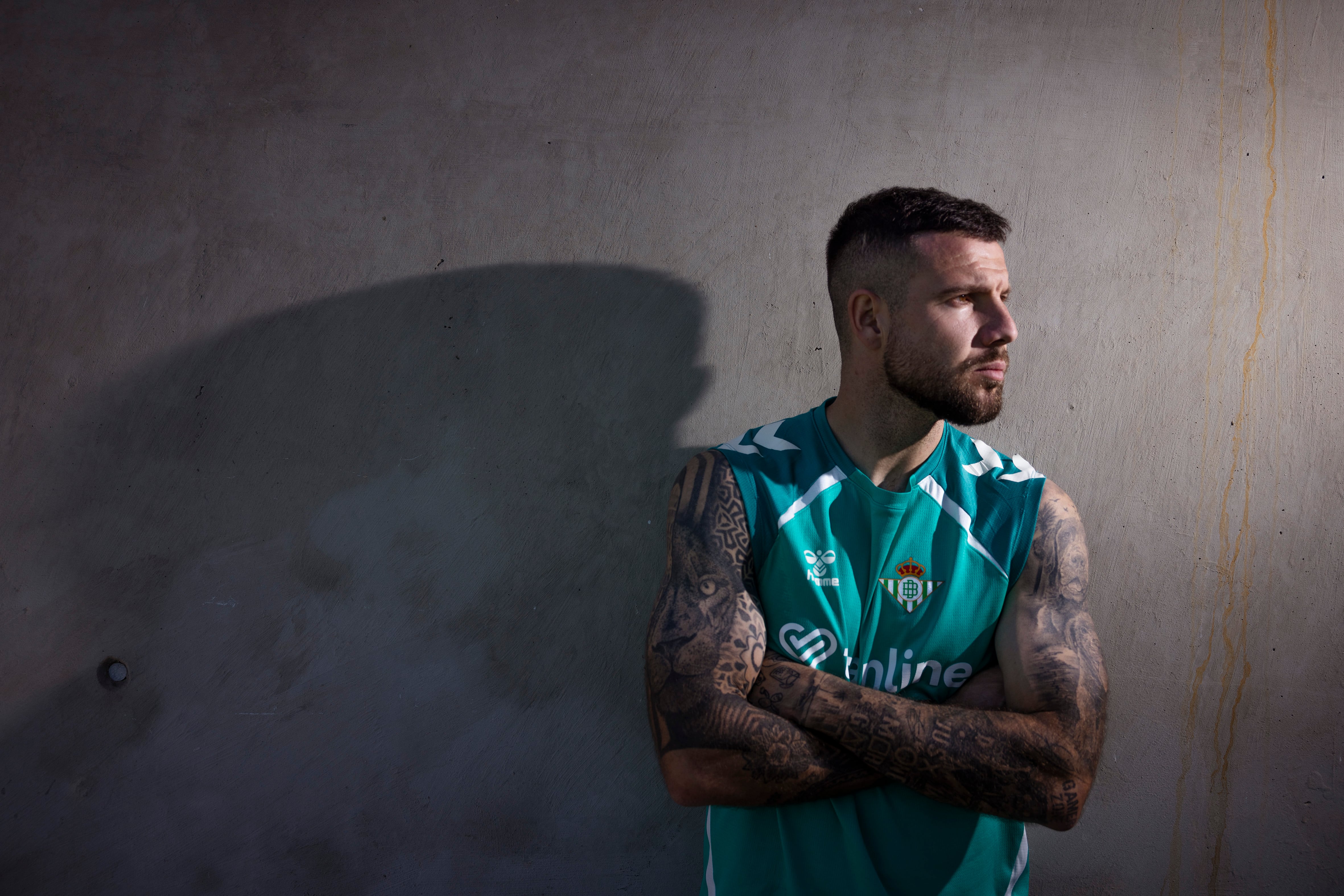 Aitor Ruibal posa en la ciudad deportiva verdiblanca Luis del Sol.