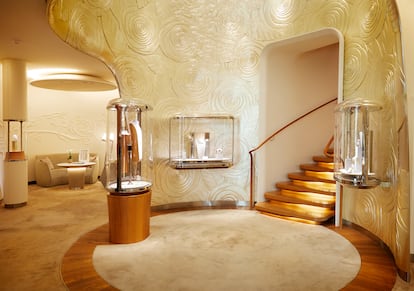 El suntuoso interior de la 'boutique' de Van Cleef en París.