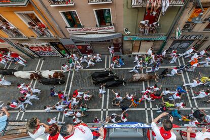 La manada a su paso por la calle Estafeta.