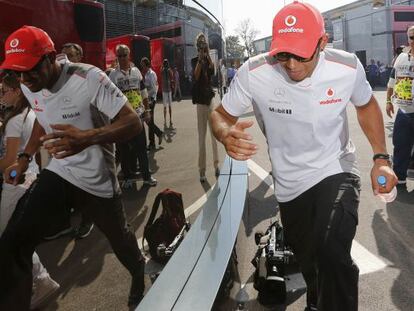Lewis Hamilton, en el paddock del circuito de Monza.  