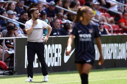 Jonatan Giráldez, entrenador del Washington Spirit, durante el partido frente al Kansas City el pasado 25 de agosto de 2024.