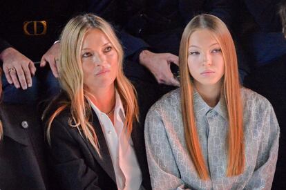 Kate Moss y Lila Grace Moss, en el desfile de Dior en la Semana de la Moda de París en enero.