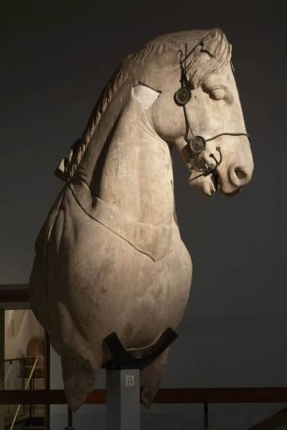 Uno de los fragmentos del Mausoleo de Halicarnaso custodiados en el British Museum.