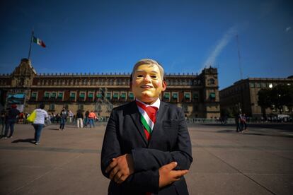 "Amigas y amigos, como en los mejores tiempos nos volvemos a concentrar en el este Zócalo democrático de la capital de la República. Hoy cumplimos tres años y estamos de pie”, señaló el presidente de México al inicio de su discurso en la Plaza de la Constitución.