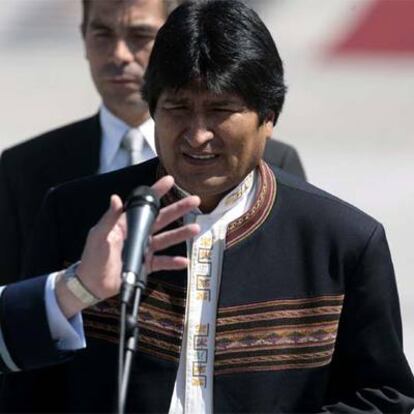 El presidente de Bolivia, Evo Morales, a su llegad hoy al aeropuerto internacional de Santiago de Chile.