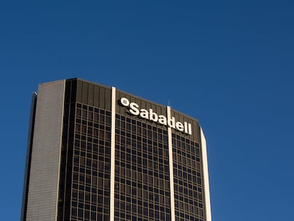Sabadell lanza una oferta para recomprar una emisión de deuda sénior no preferente de 1.000 millones