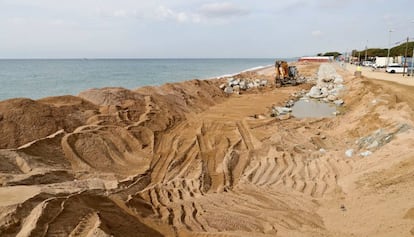 Obres per reparar els efectes del temporal a Malgrat de Mar.