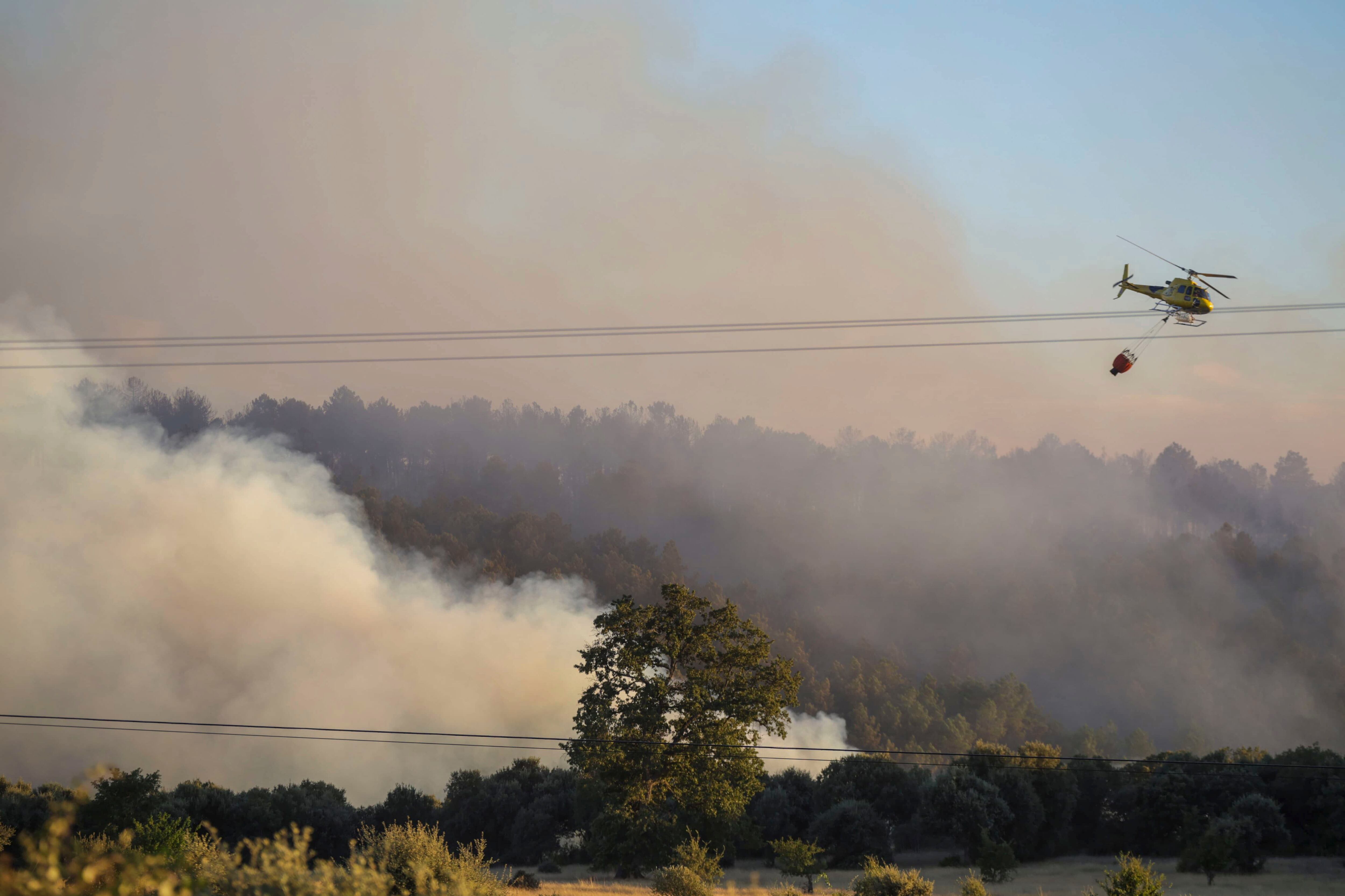 Muere un hombre de un infarto en el desalojo de un pueblo de Zamora afectado por un incendio 