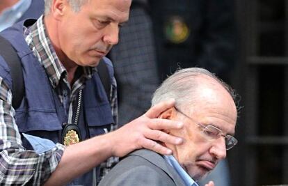 Detenció de Rodrigo Rato després de l'escorcoll al seu domicili.