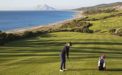 El gaditano campo Alcaidesa Golf, con vistas al arenal homónimo y a Gibraltar.