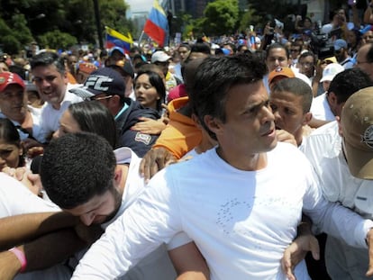 L&oacute;pez antes de entregarse a la polic&iacute;a, el 18 de febrero de 2014 en Caracas.