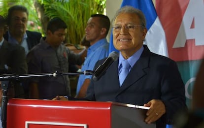 O candidato da FMLN, Sánchez Cerén, nesta quinta-feira em San Salvador.