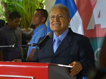 O candidato da FMLN, Sánchez Cerén, nesta quinta-feira em San Salvador.