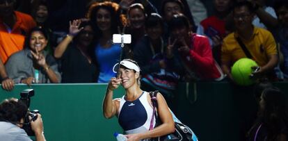 Muguruza se hace un selfie tras batir a Safarova.