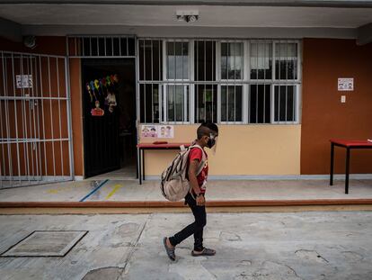Un alumno de la escuela primaria Emiliano Zapata en el Estado de Campeche, México.