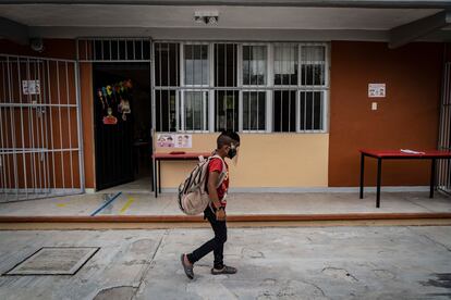 Un alumno de la escuela primaria Emiliano Zapata en el Estado de Campeche, México.