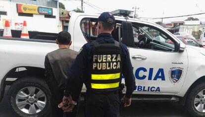 Una aprehensión por parte de la Fuerza Pública de Costa Rica.