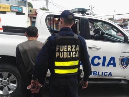 Una aprehensión por parte de la Fuerza Pública de Costa Rica.