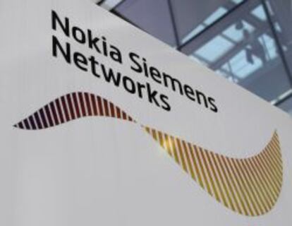 Logotipo de Nokia Siemens Networks en la sede de la empresa.