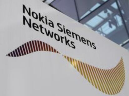 Logotipo de Nokia Siemens Networks en la sede de la empresa.