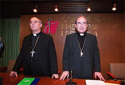 Los obispos auxiliares de Madrid, Eugenio Romero (a la izquierda), y de Toledo, portavoz Juan José Asenjo.