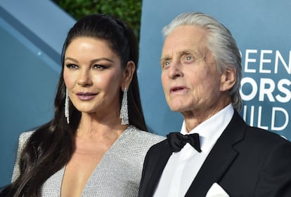 Los actores Catherine Zeta Jones y Michael Douglas en los SAG Awards en Los Ángeles en enero de 2020.