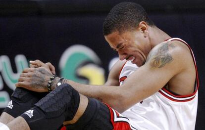 Rose se duele de la rodilla ante Atlanta Hawks