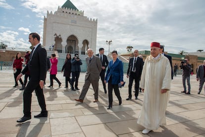 Arancha González Laya (con chaqueta azul, en el centro de la imagen), en Rabat durante una visita oficial a Marruecos en enero de 2020.