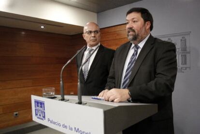 El ministro de Justicia, Francisco Caamaño (derecha), junto al vocal del CGPJ Manuel Gómez Benítez.