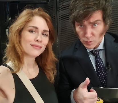 La candidata a diputada Lilia Lemoine, junto al aspirante a la presidencia argentina Javier Milei, en una imagen compartida en redes sociales.