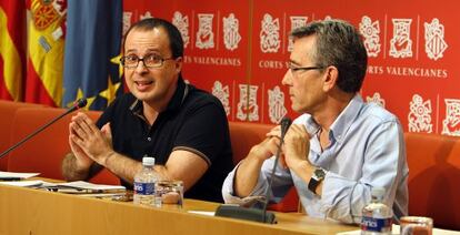 Juli&aacute;n L&oacute;pez junto a Antonio Torres en las Cortes Valencianas.