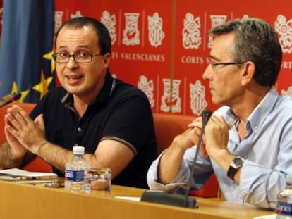 Juli&aacute;n L&oacute;pez junto a Antonio Torres en las Cortes Valencianas.