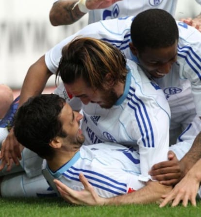 Raúl celebra su gol al Kaiserlauten.