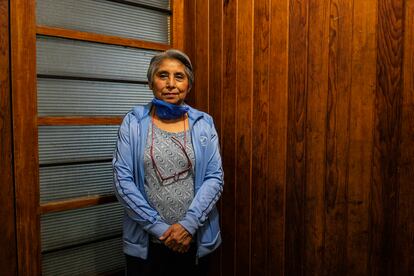 Guadalupe Pinzón Poot, en la puerta de su departamento.
