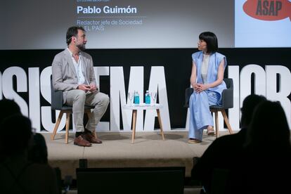 Diana Morant, Ministra de Ciencia e Innovación del Gobierno de España, en conversación con el periodista de El País, Pablo Guimón.