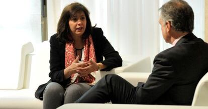 Rosa García e Iñigo Urkullu en el encuentro que han mantenido este jueves en Vitoria.
